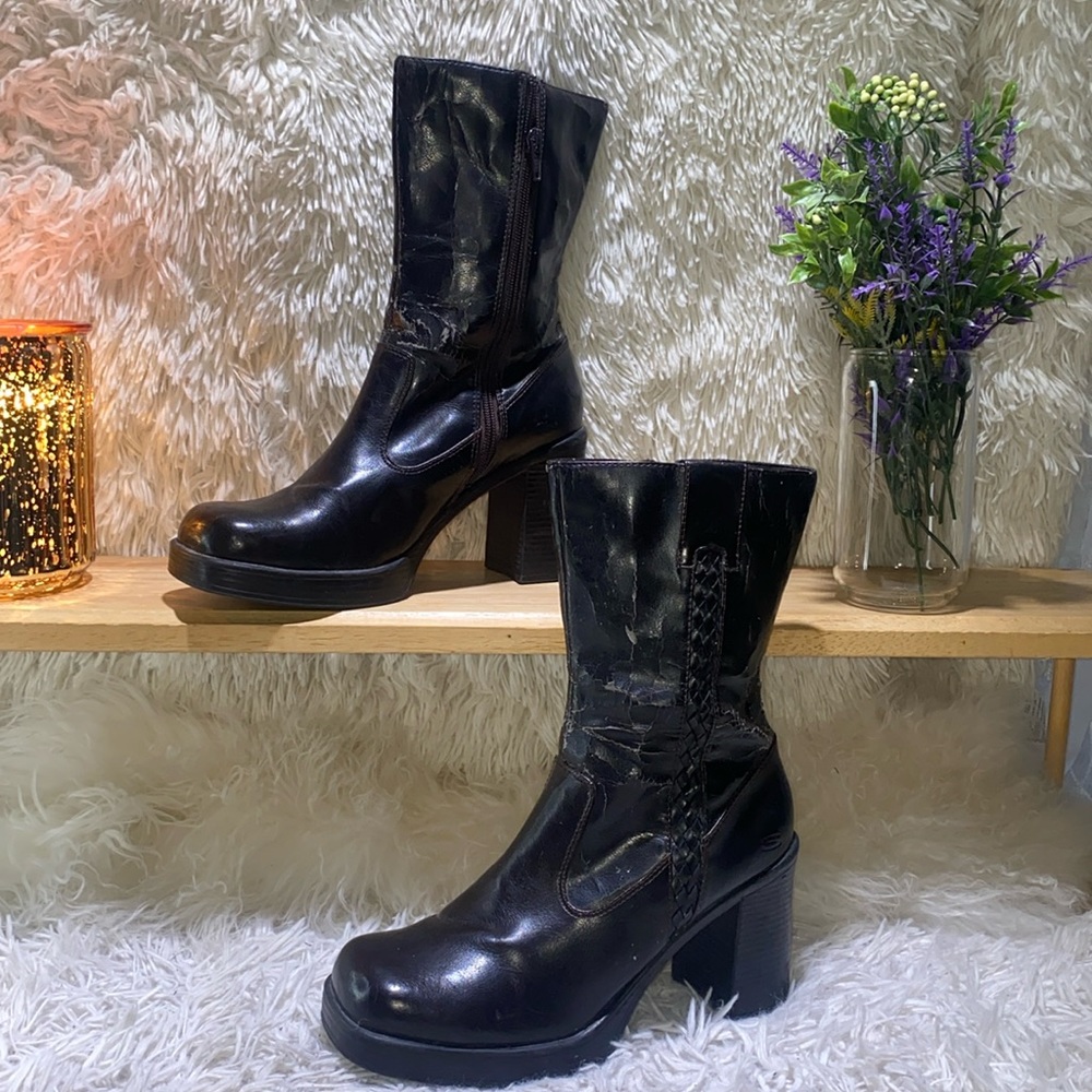 🌻-Woman’s Skechers platform boots-🌻